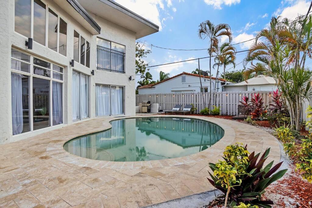 Stunning 2 Story Villa With Pool 劳德代尔堡 外观 照片