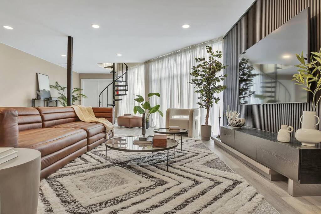 Stunning 2 Story Villa With Pool 劳德代尔堡 外观 照片