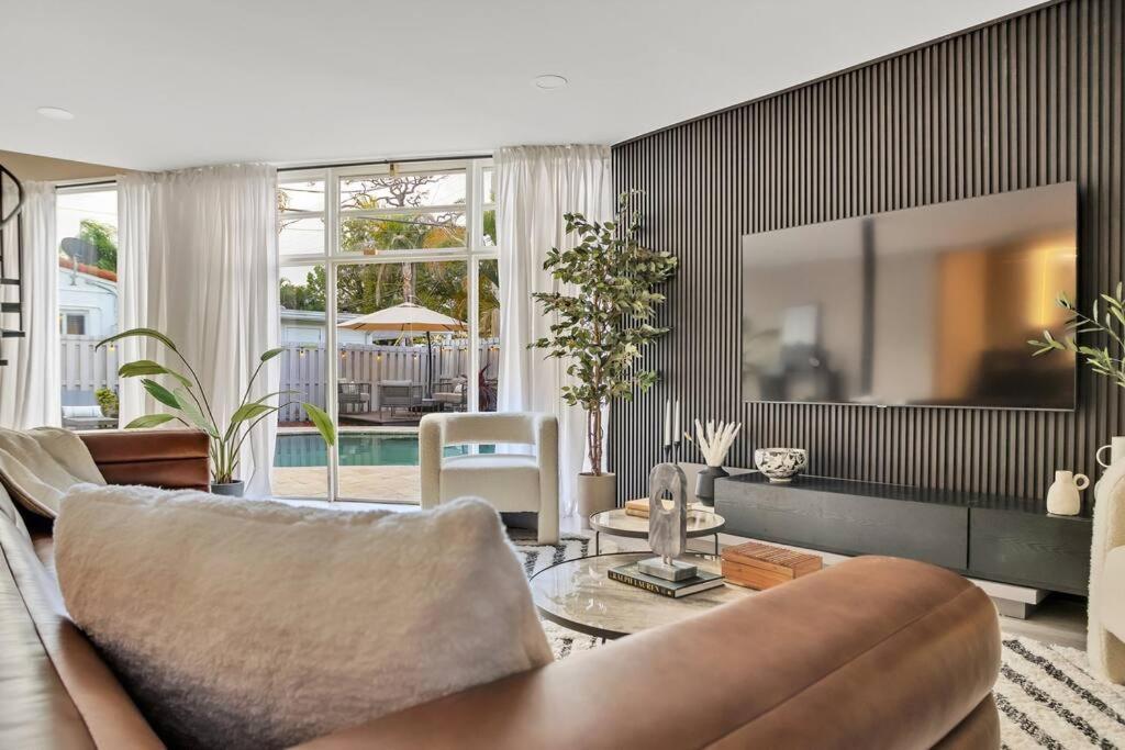 Stunning 2 Story Villa With Pool 劳德代尔堡 外观 照片