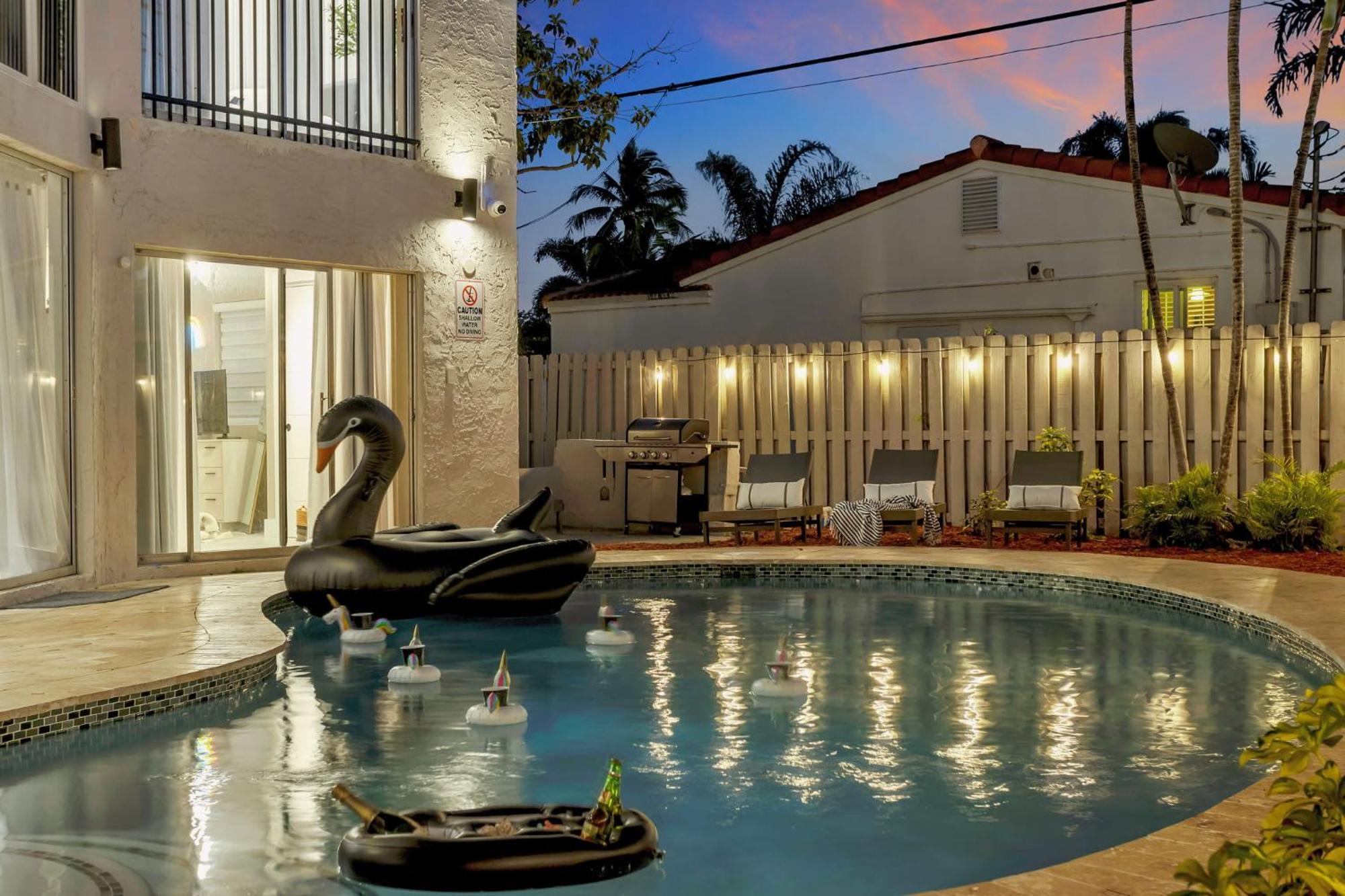 Stunning 2 Story Villa With Pool 劳德代尔堡 外观 照片