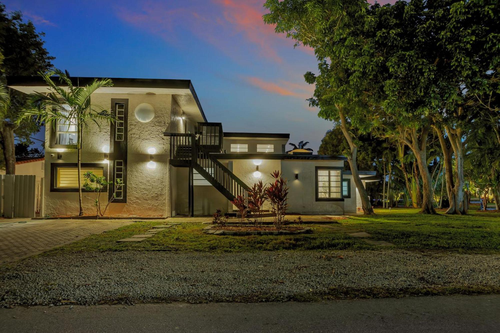 Stunning 2 Story Villa With Pool 劳德代尔堡 外观 照片