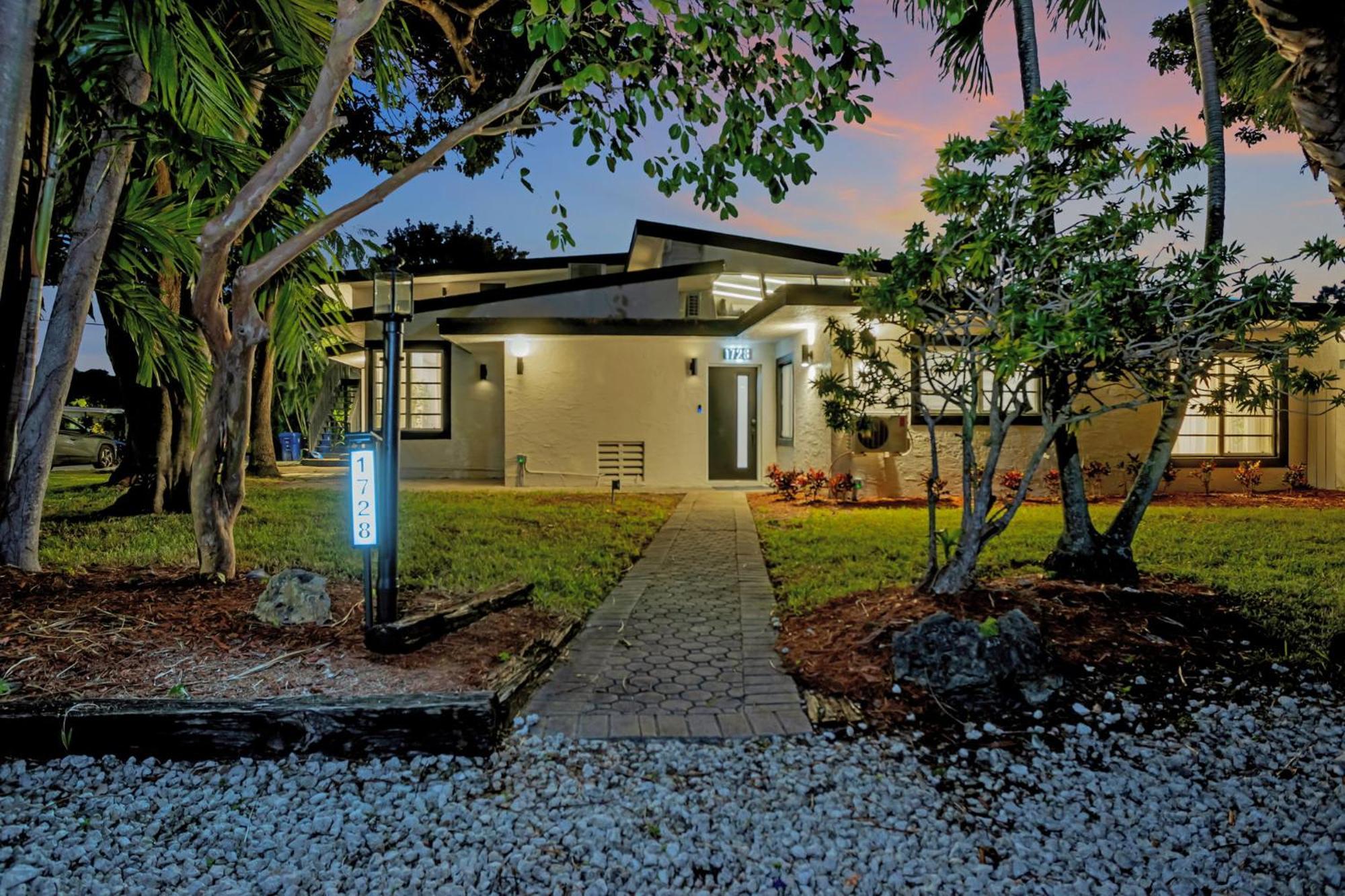 Stunning 2 Story Villa With Pool 劳德代尔堡 外观 照片